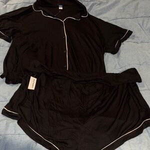 NWT Old Navy maternity Black Short Sleeve Pajama Set with White Piping xxl